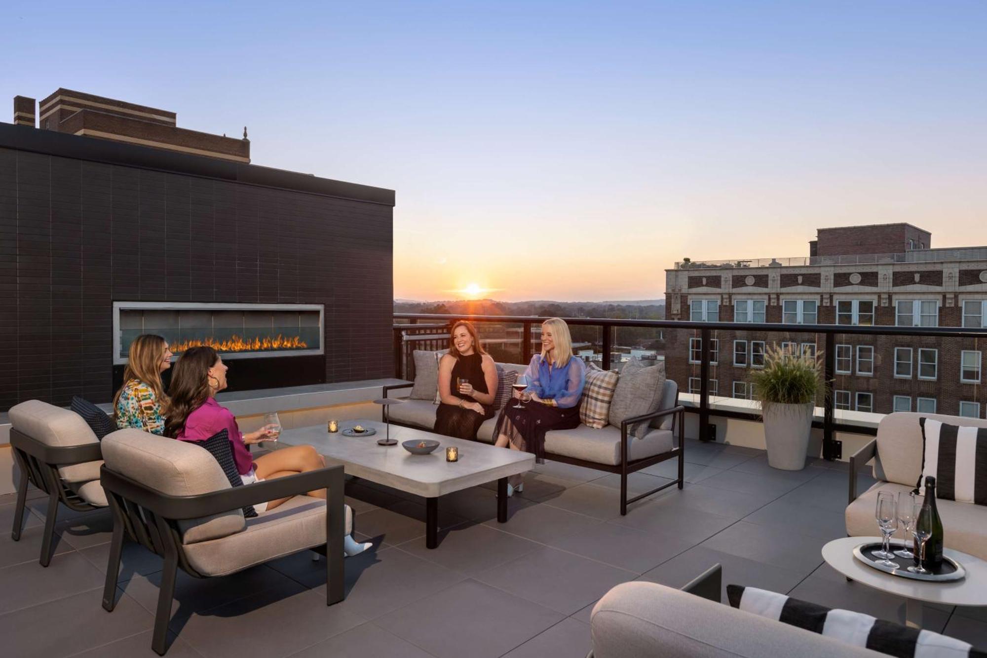 106 Jefferson Huntsville, Curio Collection By Hilton Exterior foto